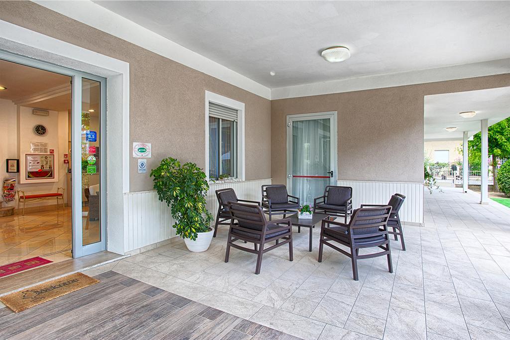 B&B Hotel Serenita Белариа-Игеа Марина Екстериор снимка